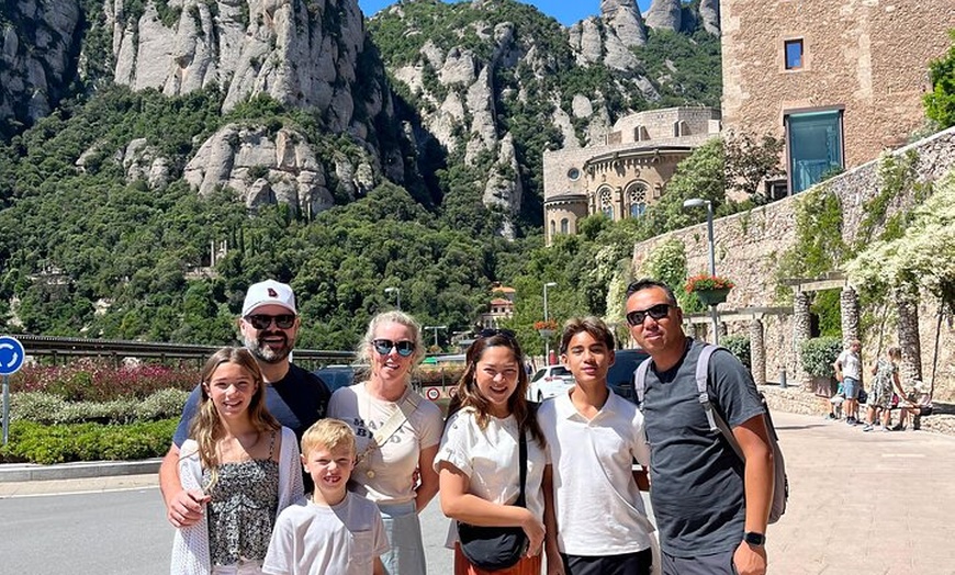 Image 2: Excursión en grupo pequeño a Montserrat, Cardona y Montaña Salada