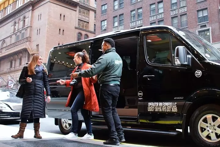 JFK to Manhattan: One Way Shared Arrival Transfer