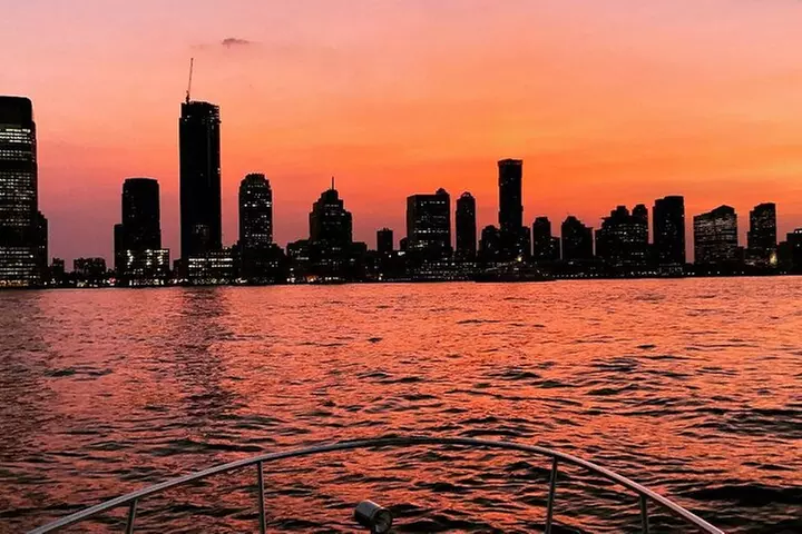 2-hour Private Luxury New York City Sunset Boat Tour