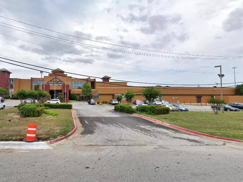 Parking at DFW Airport Hotel & Conference Center Lot - DFW