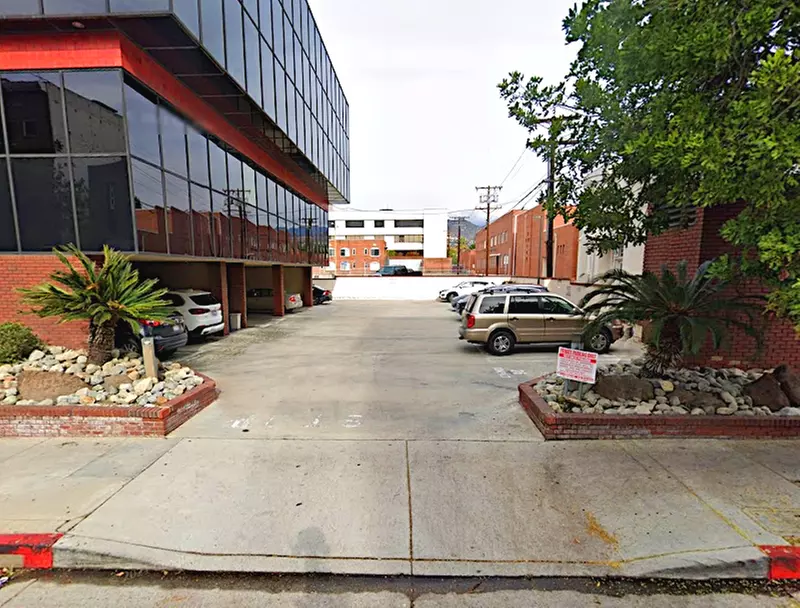 Parking at [SQ38] 313 W. Wilson Ave. Lot
