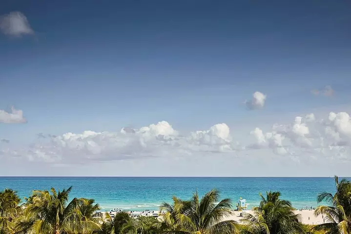 Award-winning Art Deco & Hidden Gems Walking Tour in Miami Beach