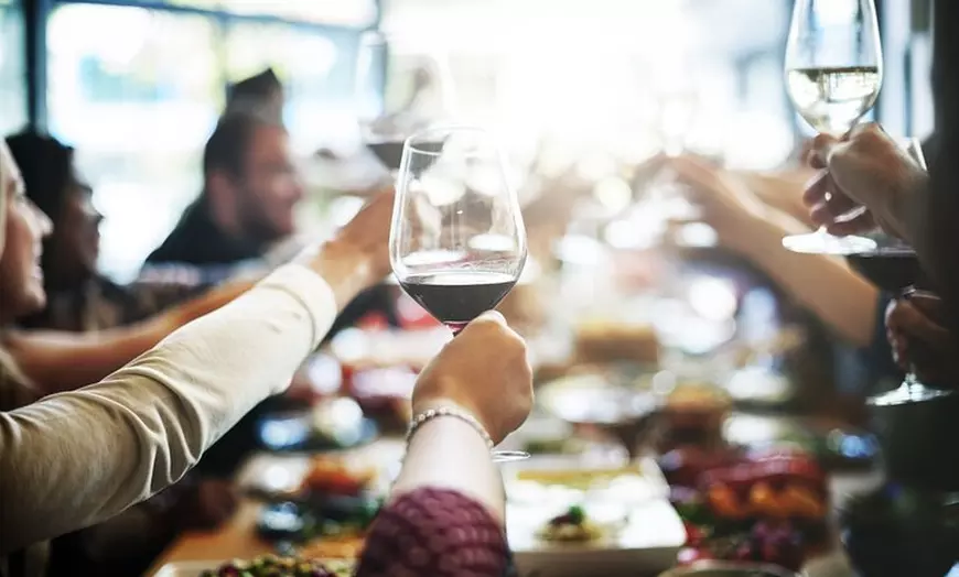 Image 5: Sevilla: Degustación de vinos con un sumiller español