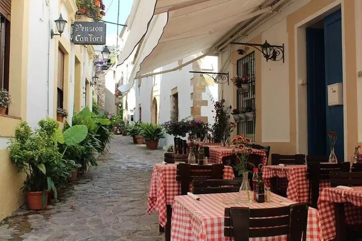 Tour turístico de un día por la Costa Brava con paseo en barco desd...