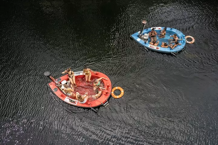 Hot Tub Boat Tour in London - London's most unique tour