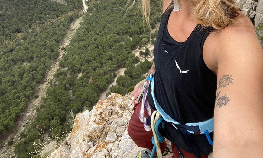 Image 5: Prehistory and Nature Learn Spanish in Nature