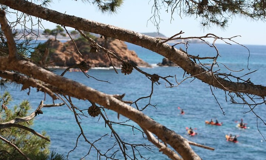 Image 5: Excursión Guiada Kayak y Snorkel en la Costa Brava: Sant Feliu