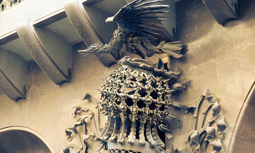 Image 5: Visita guiada a pie por Barcelona Palau Güell