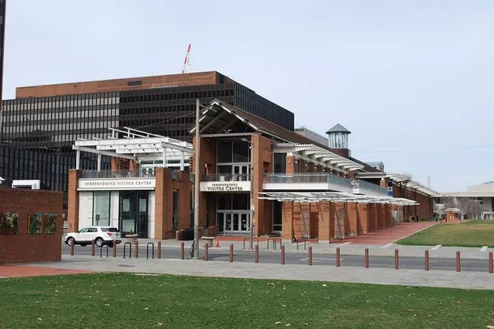 Independence Mall (Entrance to 2 Historic Sites) 2.5 Hour Walking