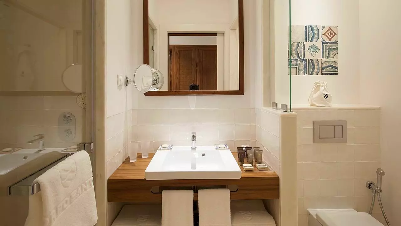 ✈ PORTUGAL | Lissabon - Hotel Corpo Santo Lisbon Historical 5*, 2 N...