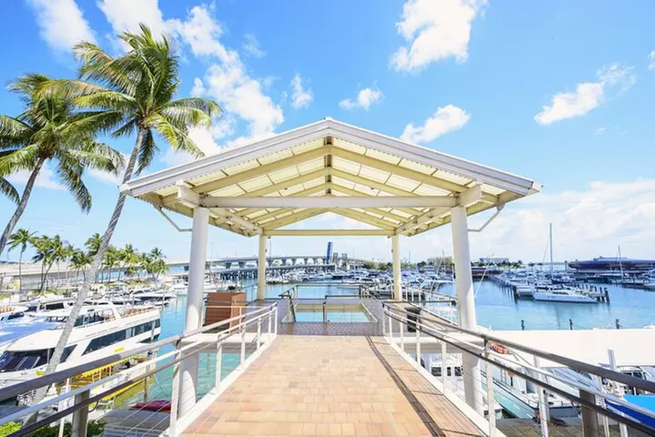 Miami and Bayside 90 min Cruise of Celebrity Islands