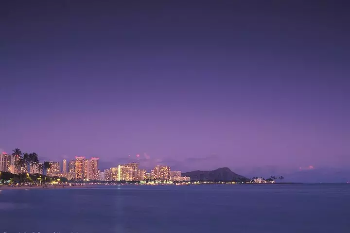 Honolulu: Pacific Star Sunset Dinner Cruise and Show