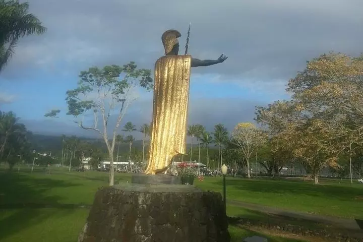 Hilo Highlights: Waterfall & Local Secrets on a Short Excursion