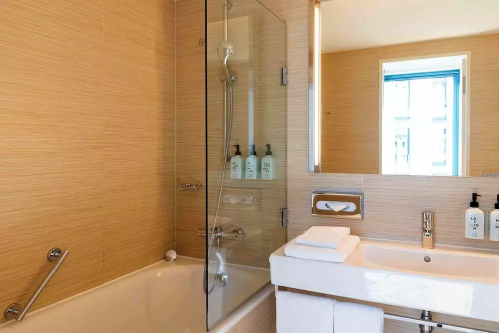 ✈ DEUTSCHLAND | Hamburg - Scandic Hamburg Emporio 4*, 2 Nächte