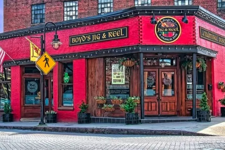 Self-Guided Bar Hunt: Swell Times in Scruffy City
