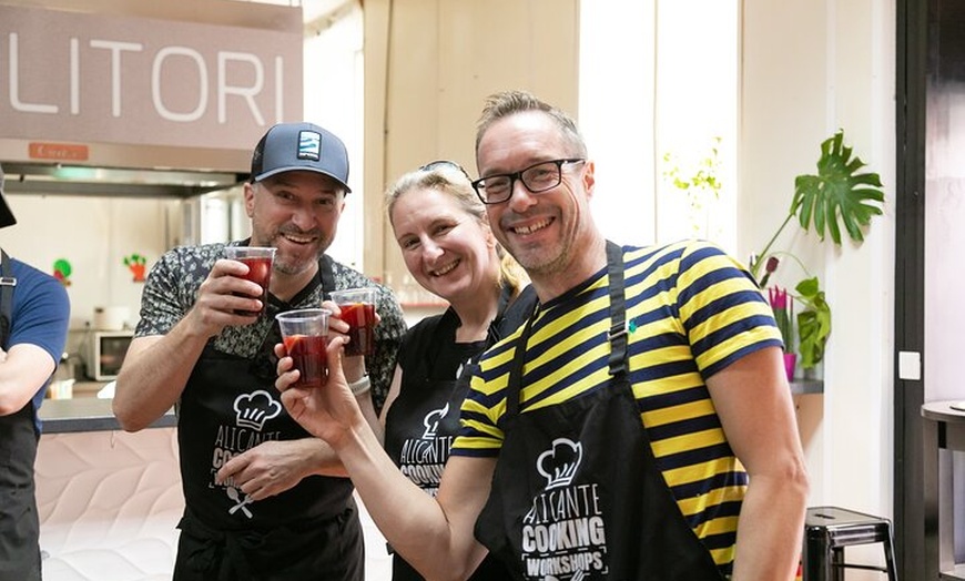 Image 15: Clase de Paella y Sangria con Tapas y Visita al Mercado