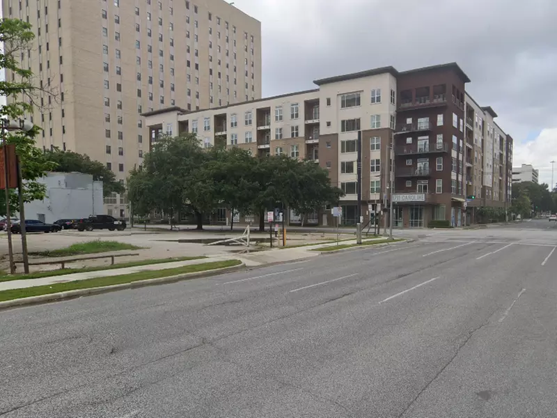 Parking at 1611 Caroline St. Lot