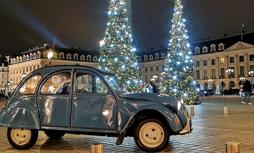 Image 2: Visite privée : visite en 2 CV des Champs-Élysées à Paris