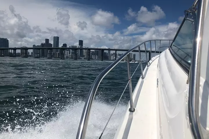 Miami Beach Luxury Yacht Adventure: Explore Stunning Coastline