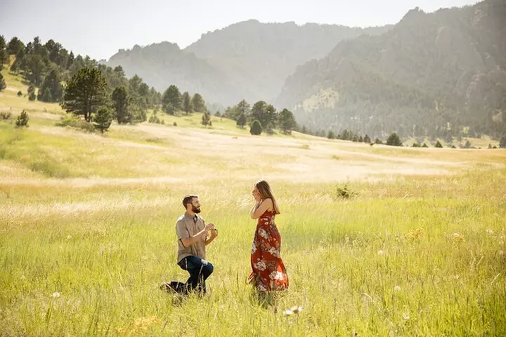 Scenic Mountain Photoshoot in Boulder, Colorado