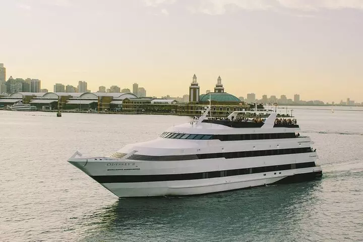 Chicago Fireworks Premier Dinner Cruise on Lake Michigan