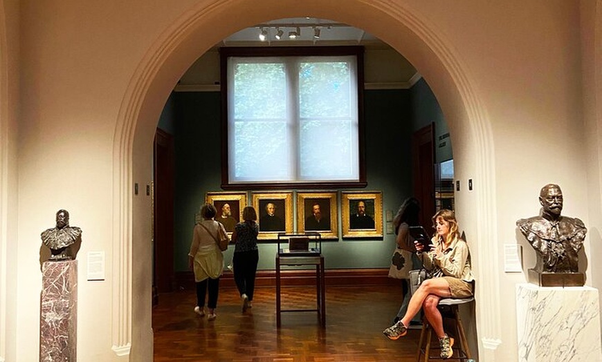 Image 2: Rogues and Rebels Private Tour in National Portrait Gallery