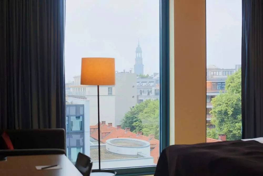 ✈ DEUTSCHLAND | Hamburg - Scandic Hamburg Emporio 4*, 2 Nächte