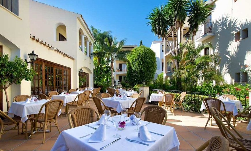 Image 64: ✈ COSTA DEL SOL | Marbella - BlueBay Banús 4*, 3 Nächte - Außenpool