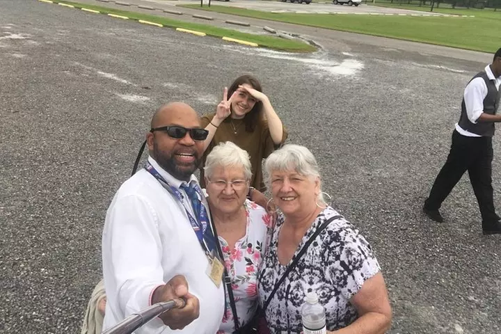 Oak Alley Plantation and Airboat Combo Tour by Bus