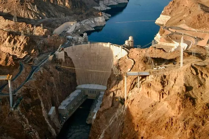 Grand Canyon Skywalk & Seven Magic Mountains Tour