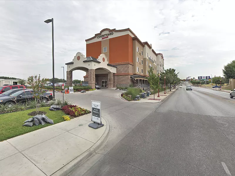 Parking at Courtyard Marriott Fort Worth Historic Stockyards - Valet - Second Medium