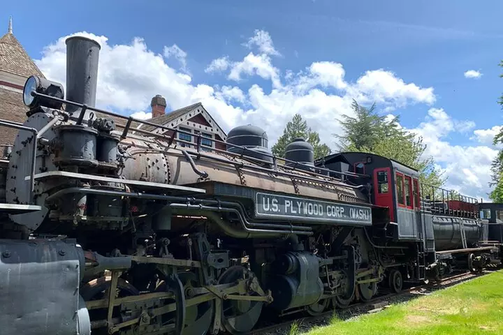 Guided forest hike to Seattle waterfalls incl. Snoqualmie Falls