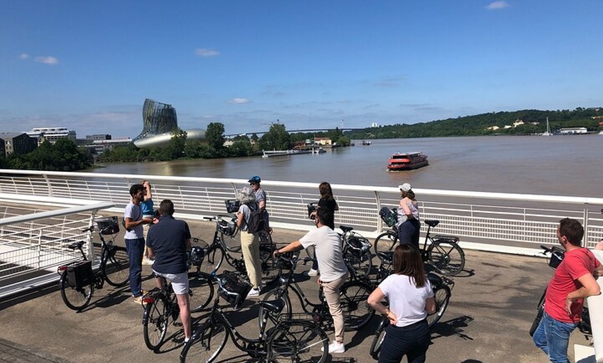 Image 3: L'Essentiel de Bordeaux à vélo avec un guide local