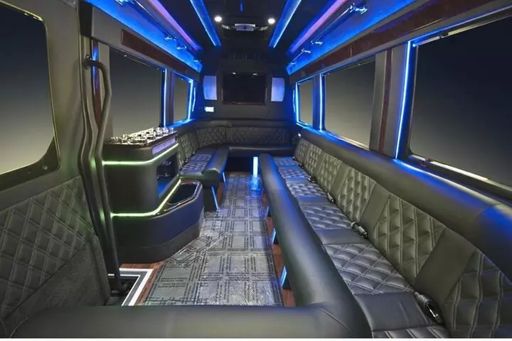 Limo Private Transfer Logan International Airport to Boston