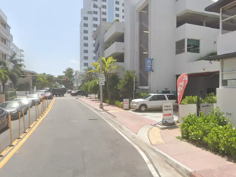 Parking at 4000 Collins Ave. Garage - Valet - Primary Image