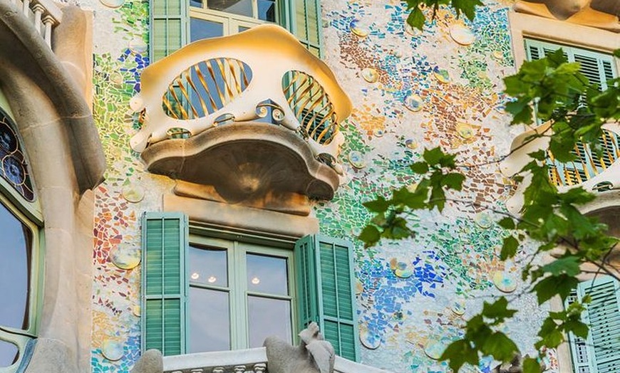 Image 10: Entrada a la Casa Batlló con audioguía inteligente