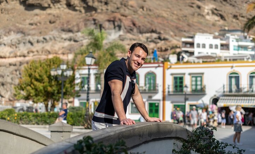 Image 7: Sesión de fotos en Puerto de Mogán Flowering Seaside Fish Village