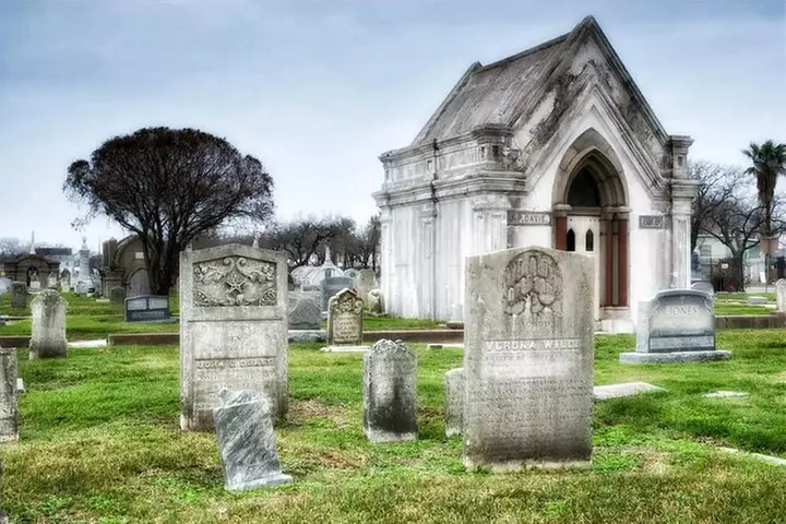 Galveston's Haunted Cemetery Walking Tour