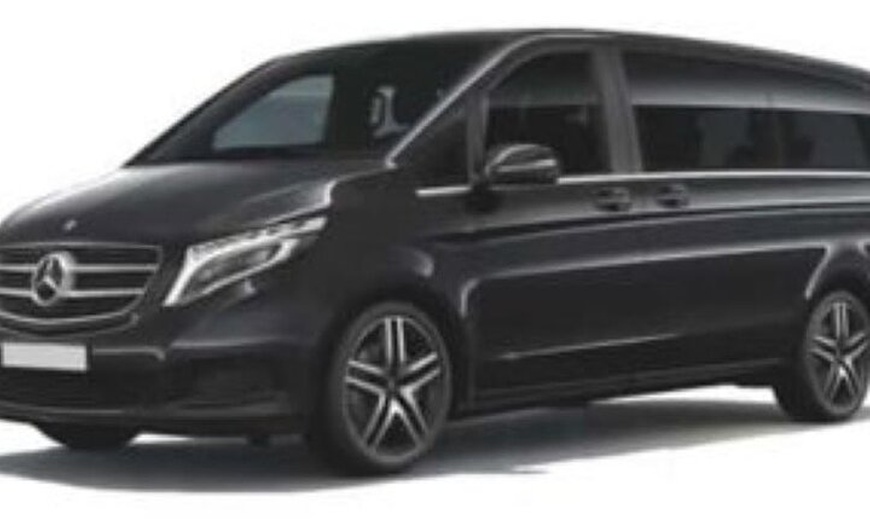 Image 2: Traslado privado VIP de la ciudad de Barcelona a la estación de tre...