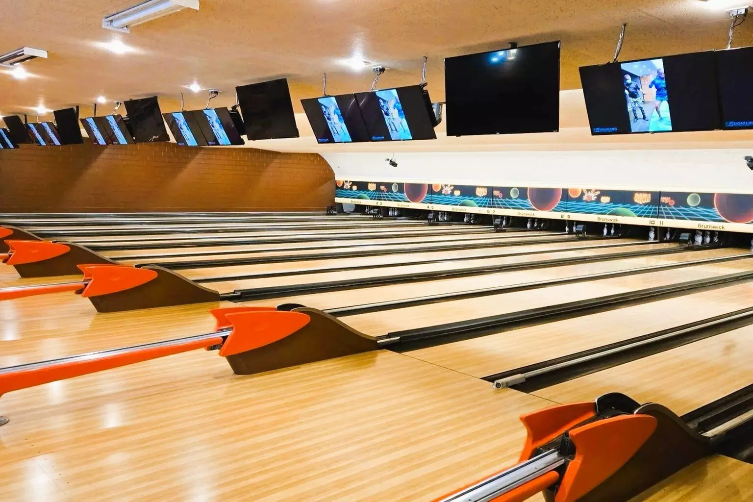 $38 For 1 Hour Of Bowling For 4 People Including Shoes (Reg $76)