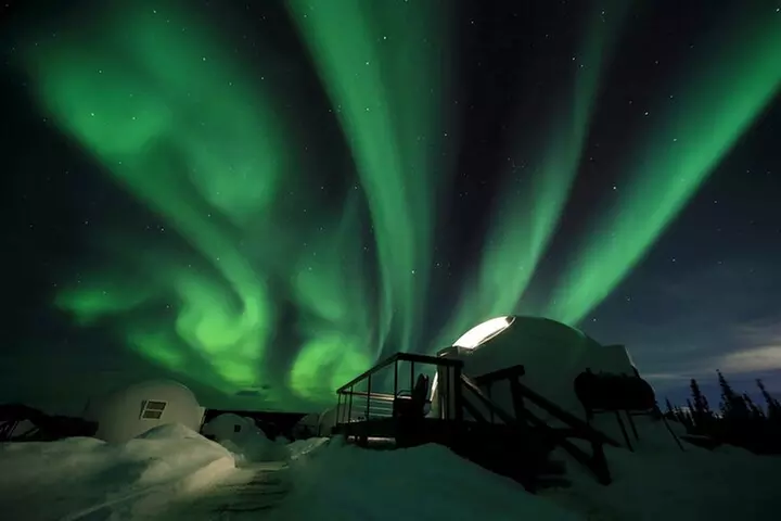 Best Northern Lights Aurora Adventure FREE Portraits & Hot Pizza
