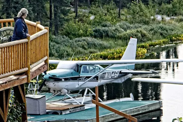 Small-Group Flight Denali National Park Tour with Guided Hike