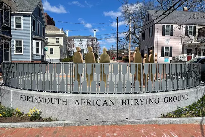 Self Guided Haunted Walking Tour in Portsmouth APP/GPS/EMF Reader