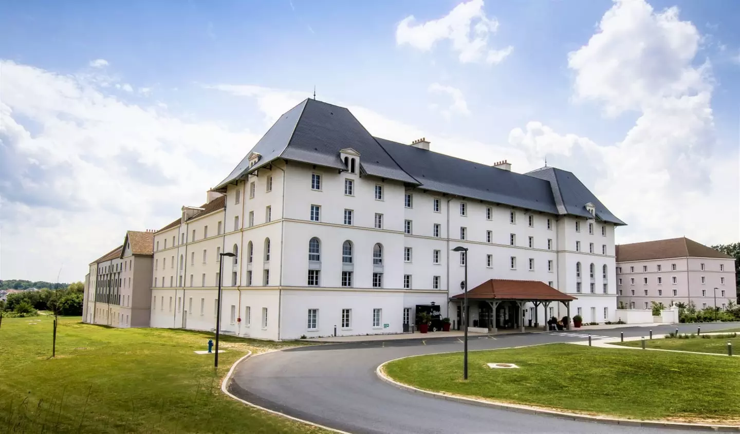 ✈ ÎLE-DE-FRANCE | Marne-la-Vallée - B&B Hotel Disneyland Paris 2*, ...