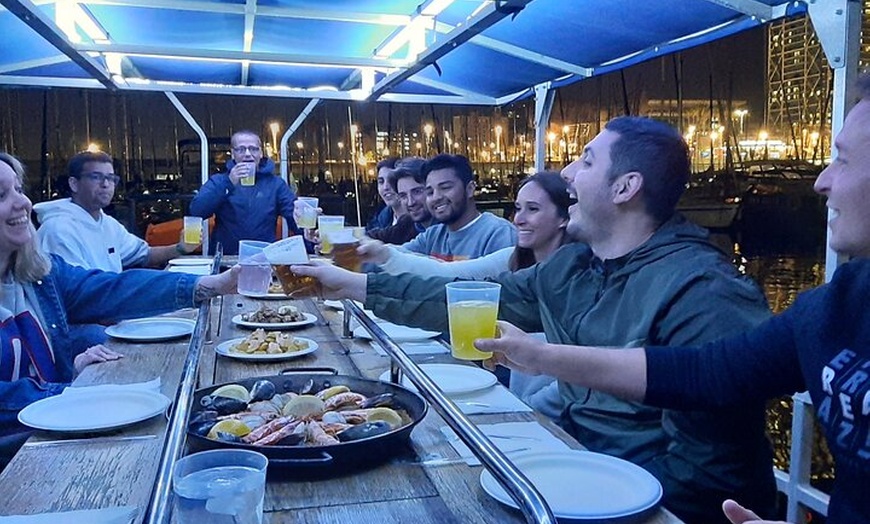 Image 2: Crucero nocturno por Valencia con cena y bebidas