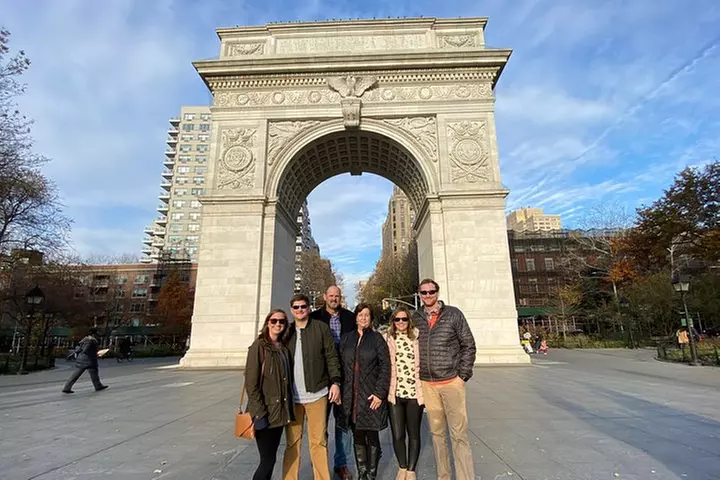 NYC TV & Movie Locations Bus Tour – Friends, Seinfeld & More