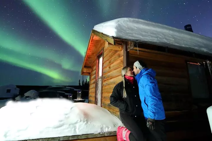 Best Northern Lights Aurora Adventure FREE Portraits & Hot Pizza