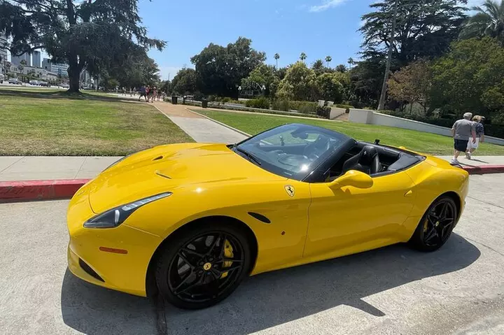 50-Minute Driving Tour: Explore Hollywood Sign in a Ferrari