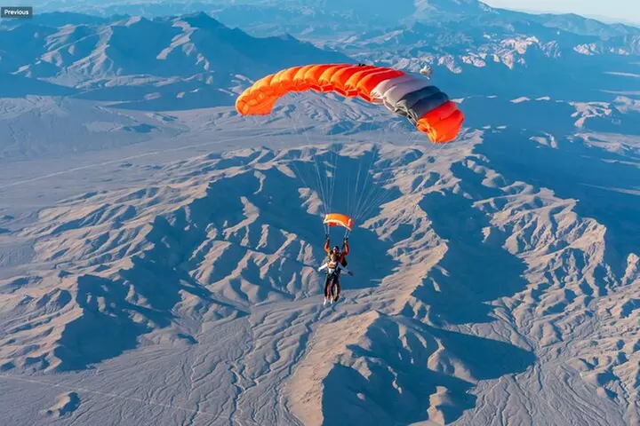 3-Hour Tandem Skydiving in Las Vegas