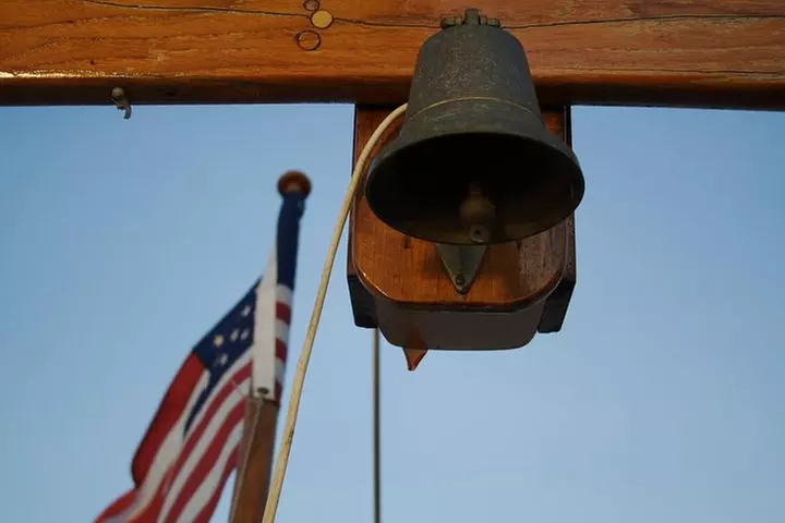 Bubbles and Bites Sail in New York City